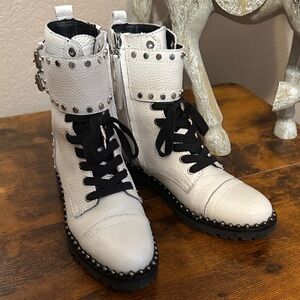 Sam Edelman Jennifer White Pebbled Leather Studded Combat Boots Size 5 EUC